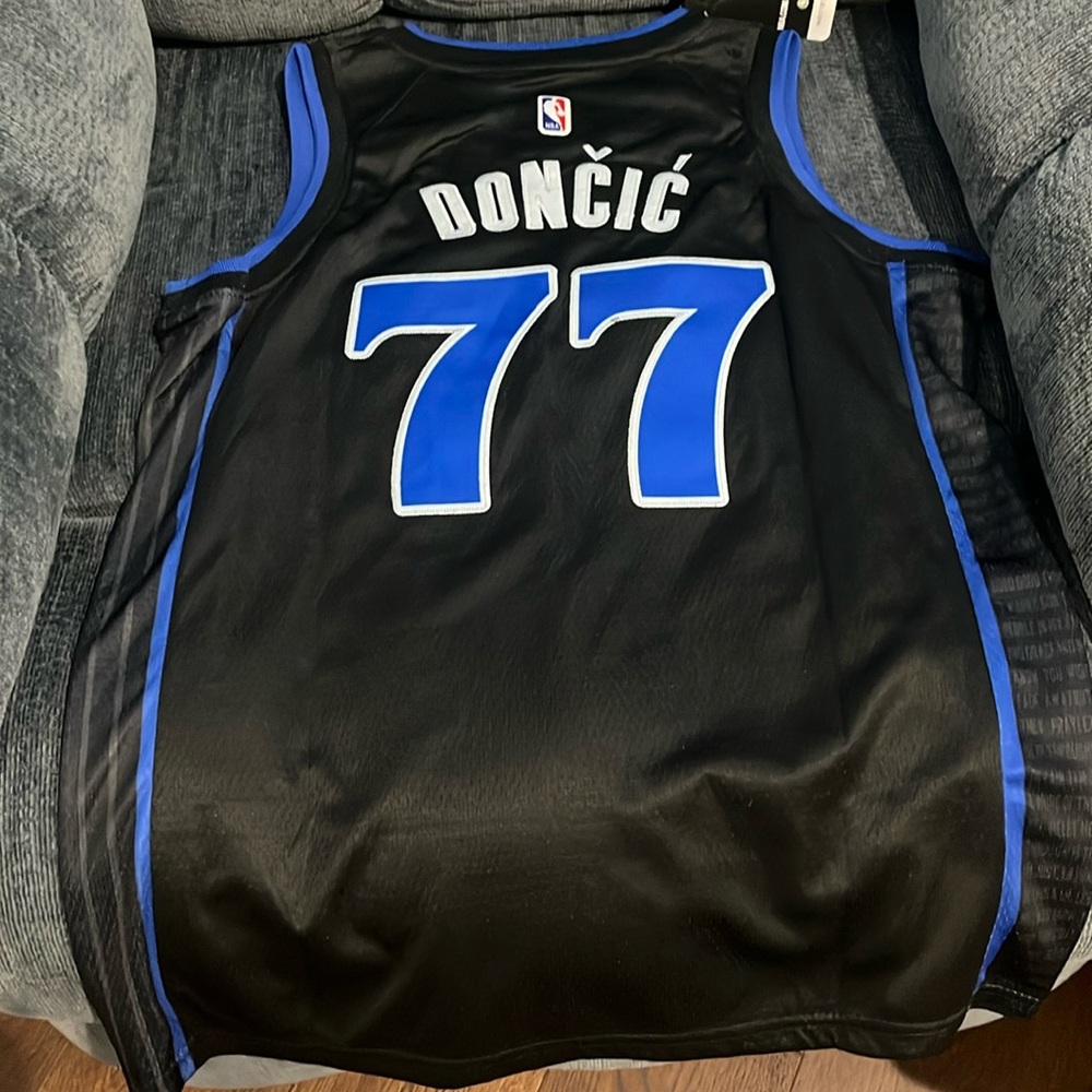 Dallas maverick jersey size small new